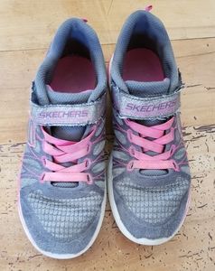 Sketchers Running Shoes Sz 3 📚👟